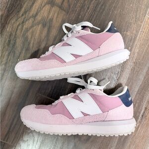 New Balance Women's Pink and White Sneakers- size 8.5